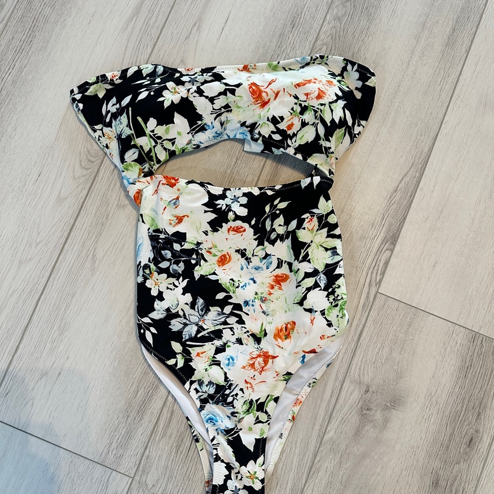 Cupshe Floral One Piece Swimsuit - Black and White
